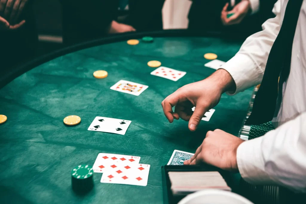 Instructions on the easiest way to play Poker effectively